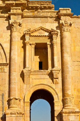 Puerta de Adriano. Ciudad grecorromana Jerash, Jordania, Oriente Medio photo