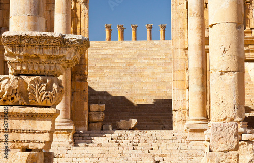 Photography Propylaeum junto a escalinata de plaza del Templo de Artemisa