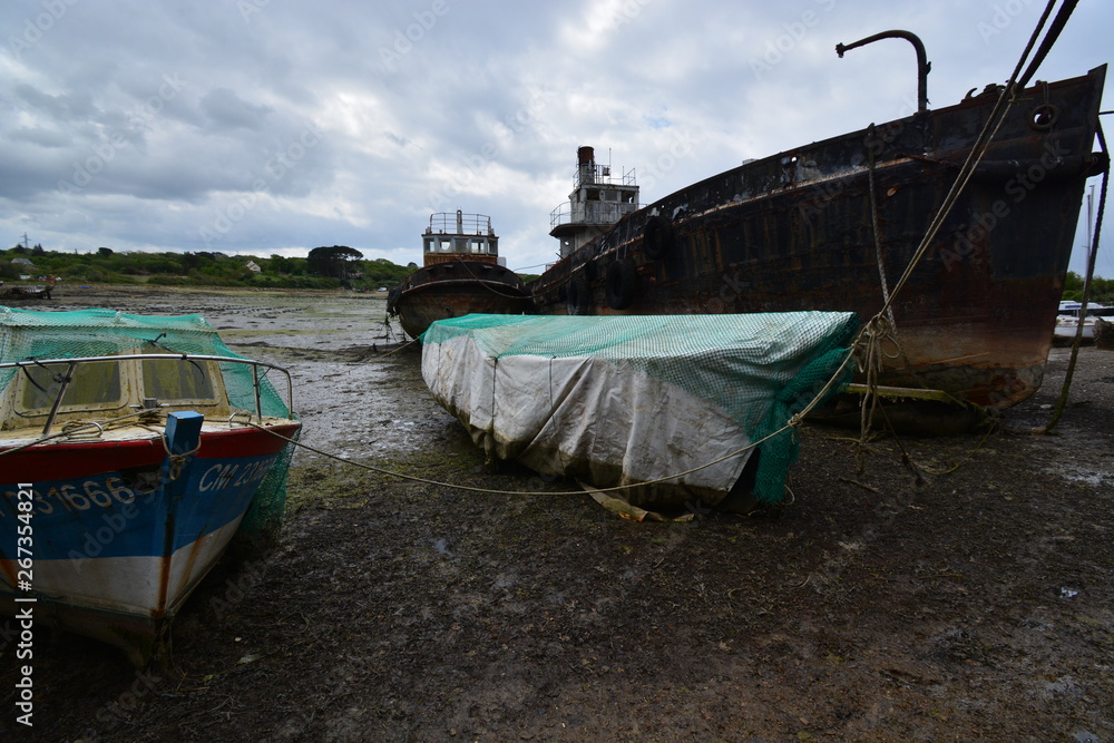 cimetières de bateaux de L'anse de Rostellec cimetières de bateaux de L'anse de Rostellec