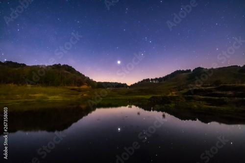 湖面の星たち © Ihatove_inc