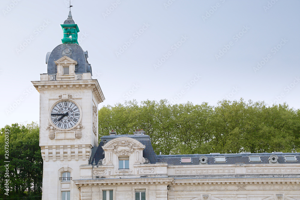 Obraz premium Clock tower of Bayonne train station, France