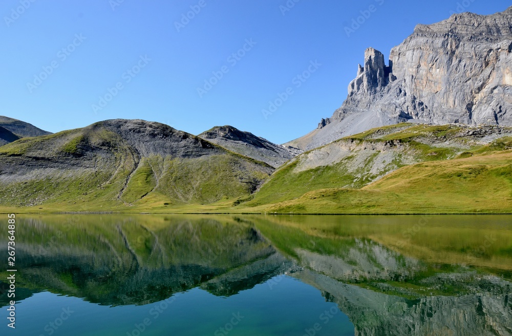 Lac de montagne, Alpes du Nord, France