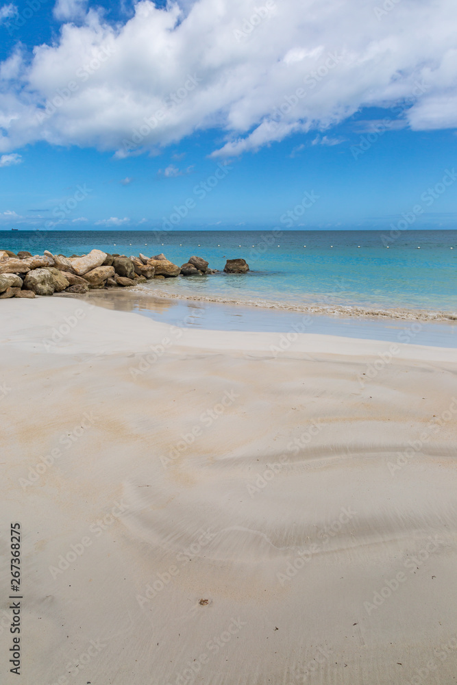 Obraz premium A sandy beach on the Caribbean island of Antigua