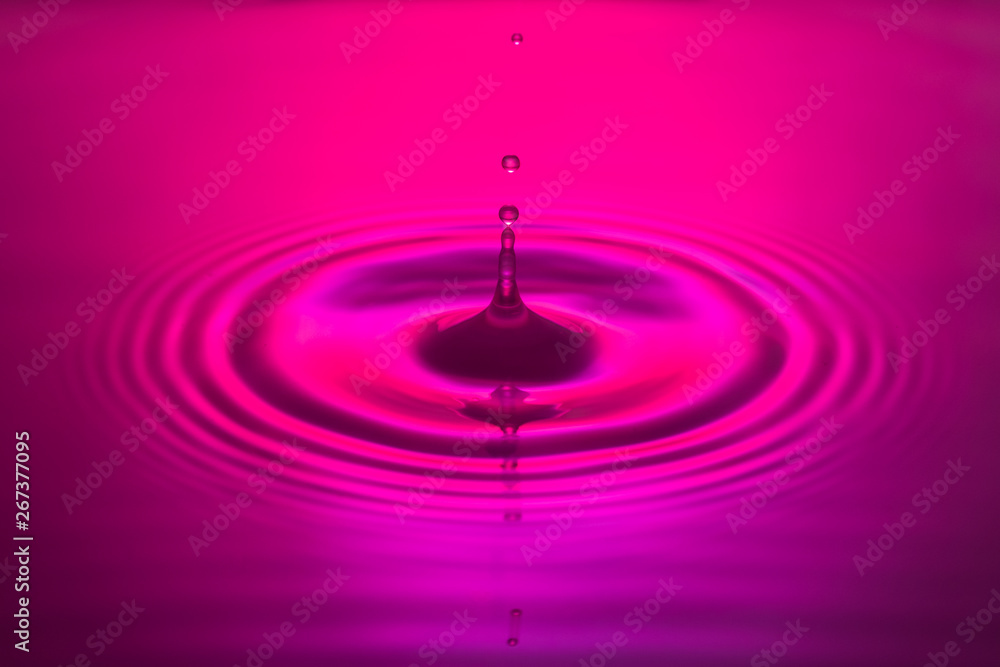 circles on the water diverge in a circle, a drop of water circles on the water diverge in a circle, a drop of water