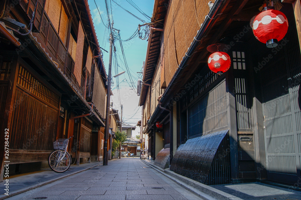 京都の花見小路の路地裏に自転車 Stock Photo Adobe Stock 京都の花見小路の路地裏に自転車 Stock Photo Adobe Stock