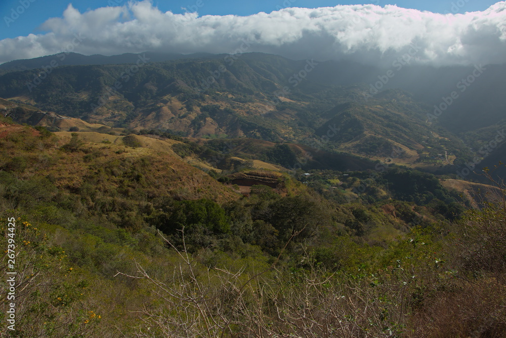 Obraz premium Landscape at the road to Monteverde in province Puntarenas in Costa Rica