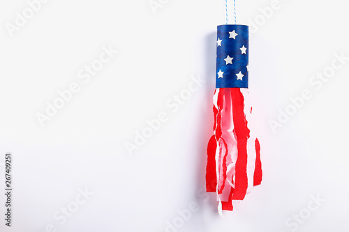 Canvastavla Diy windsocks 4th of July toilet sleeve and crepe paper colors American flag, re