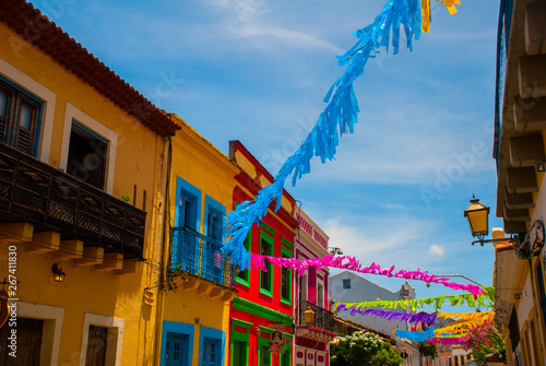Foto Olinda, Pernambuco, Brazil: The historic streets of Olinda in Pernambuco, Brazil with its cobblestones and buildings dated from the 17th century when Brazil was a Portuguese colony