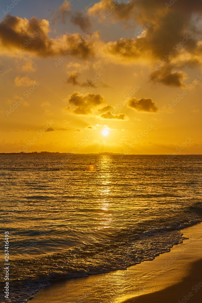 Fototapeta premium Sunrise at Bahamas Atlantis Paradise Island