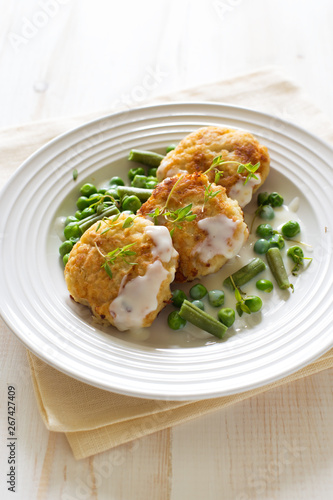Fish cutlets with green peas and beans