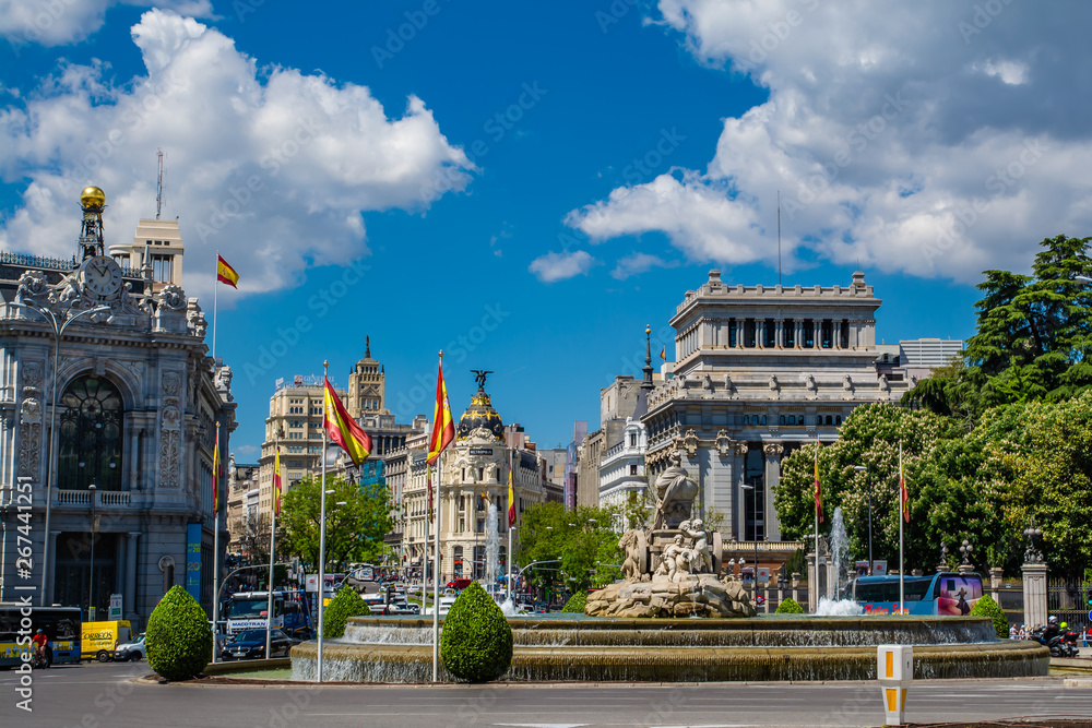 Fototapeta premium Madryt, ulice i budynki El Retiro