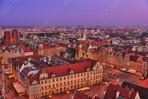 Obraz na płótnie Aerial view of the sunset of Stare Miasto with Market Square, Old Town Hall and St. Elizabeth's Church from St. Mary Magdalene Church in Wroclaw, Poland w salonie