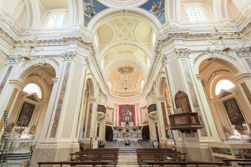 Cattedrale di Locorotondo, Puglia © angelo chiariello