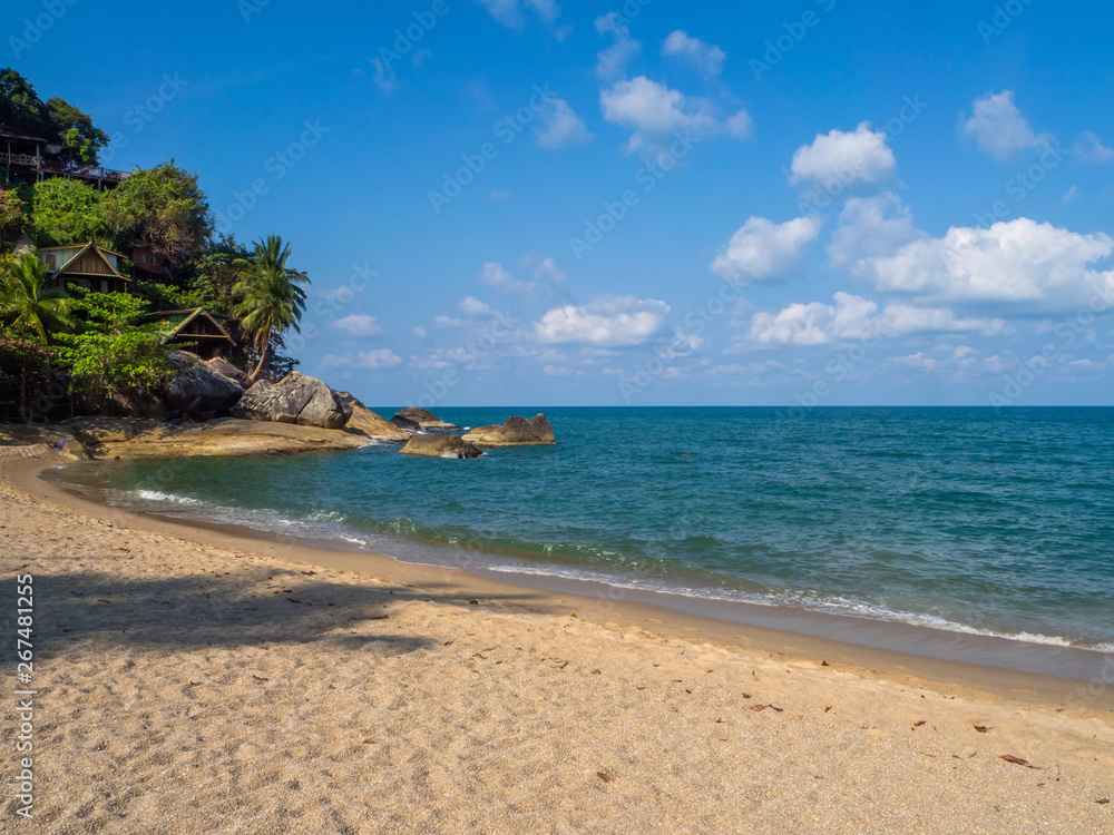 Obraz premium beach with waves in island of Ko Phangan, Thailand