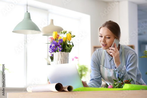 Florist taking order by pho...