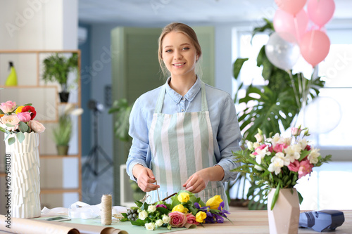 Florist making beautiful bo...