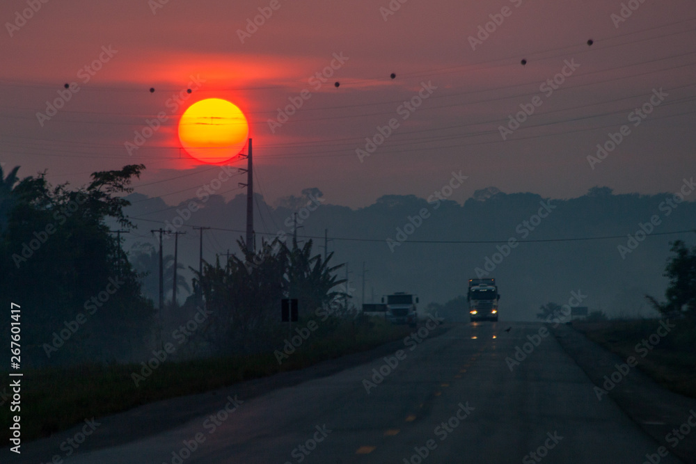 Obraz premium Por do sol na estrada de Rondônia porto velho