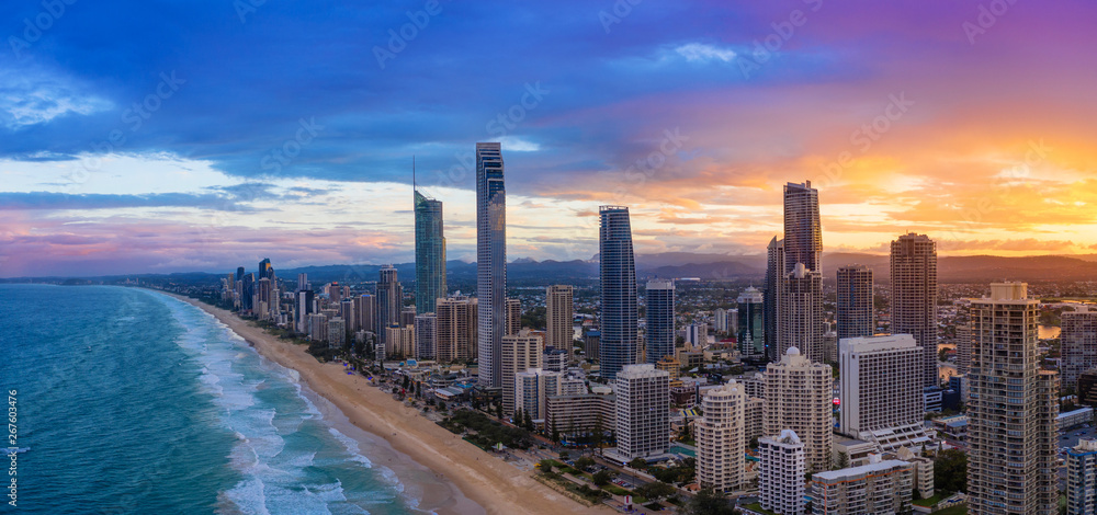 Fototapeta premium Sunset over Surfers Paradise on the Gold Coast
