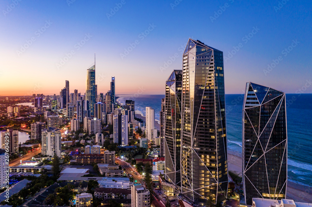 Obraz premium Sunset view of Surfers Paradise on the Gold Coast looking from the south