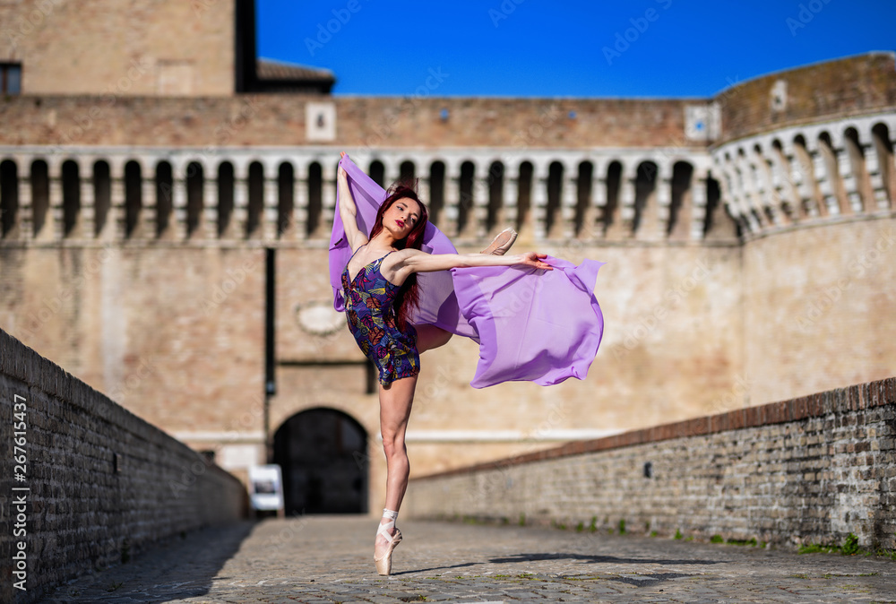 Ballerina Mare Senigallia