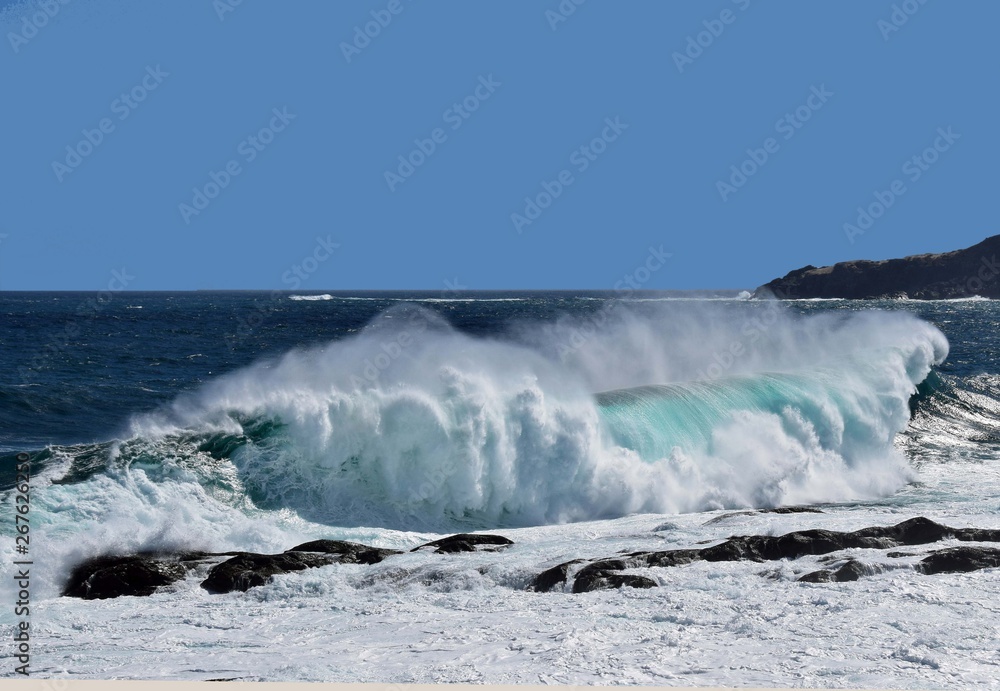 powerful waves hitting the shorleine with a big splash powerful waves hitting the shorleine with a big splash