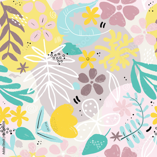 Seamless pattern with hand drawn flowers © rosypatterns