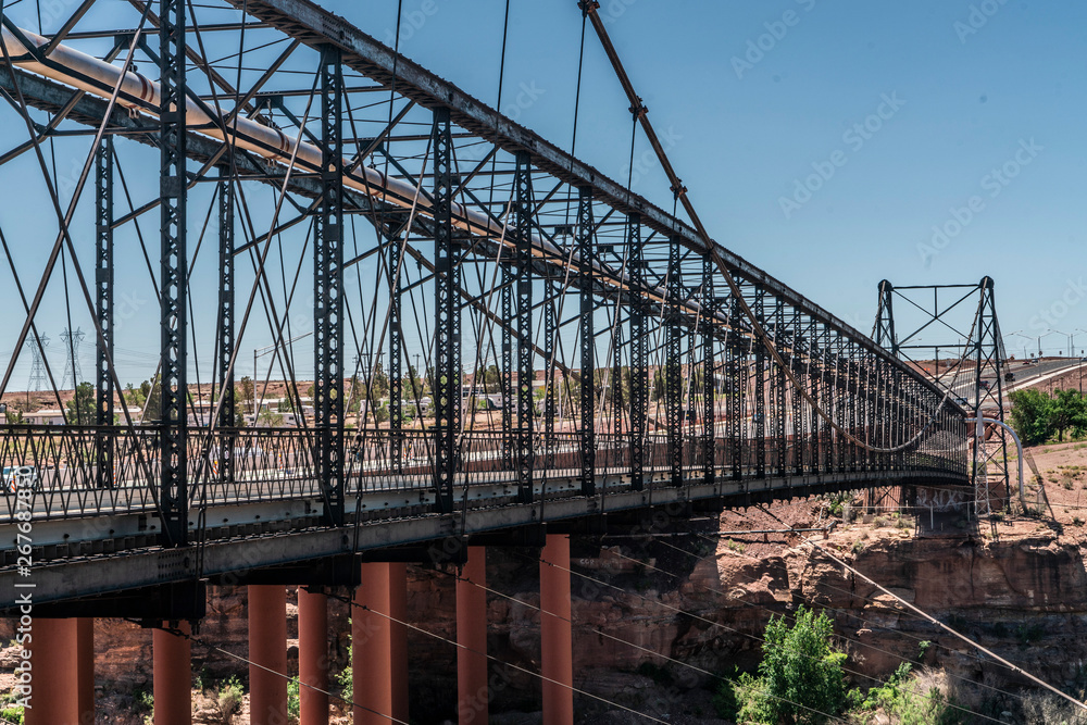 Obraz premium Historic Cameron Suspension Bridge