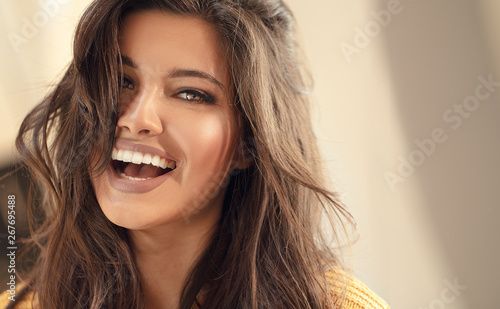 Obraz na plátně Young brunette woman with amazing smile.