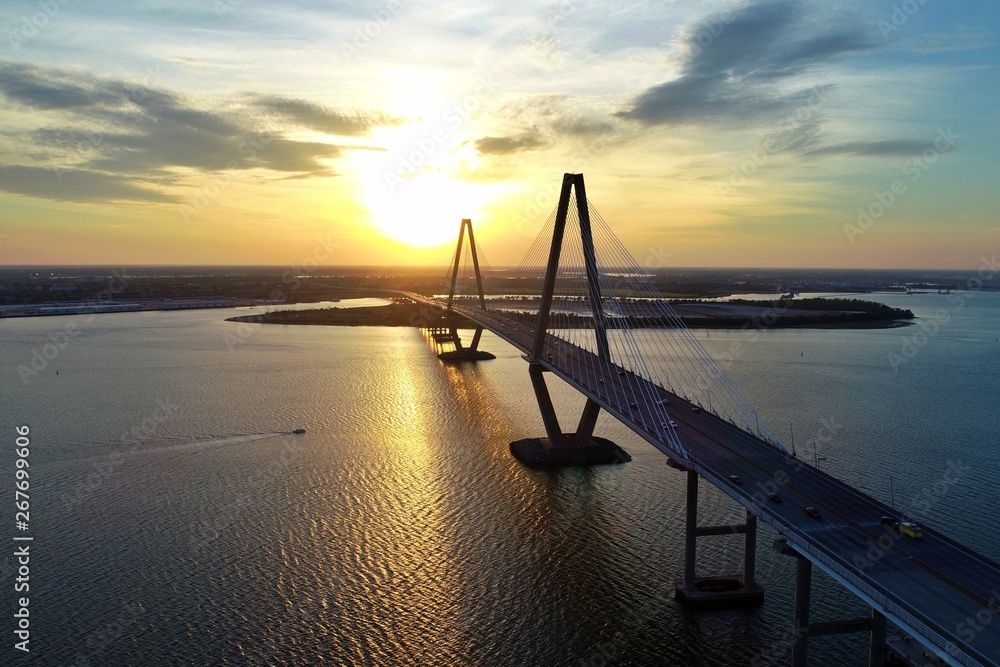 Obraz premium sunset over bridge Charleston