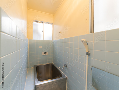 住宅　リフォーム用　解体前　現場写真　築40年　マンション　浴室　昭和　古い　汚い Fototapet
