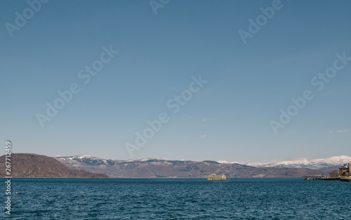 洞爺湖の遊覧船（Tour boat in Lake Toya） © FRAGMENTSOFHOKKAIDO