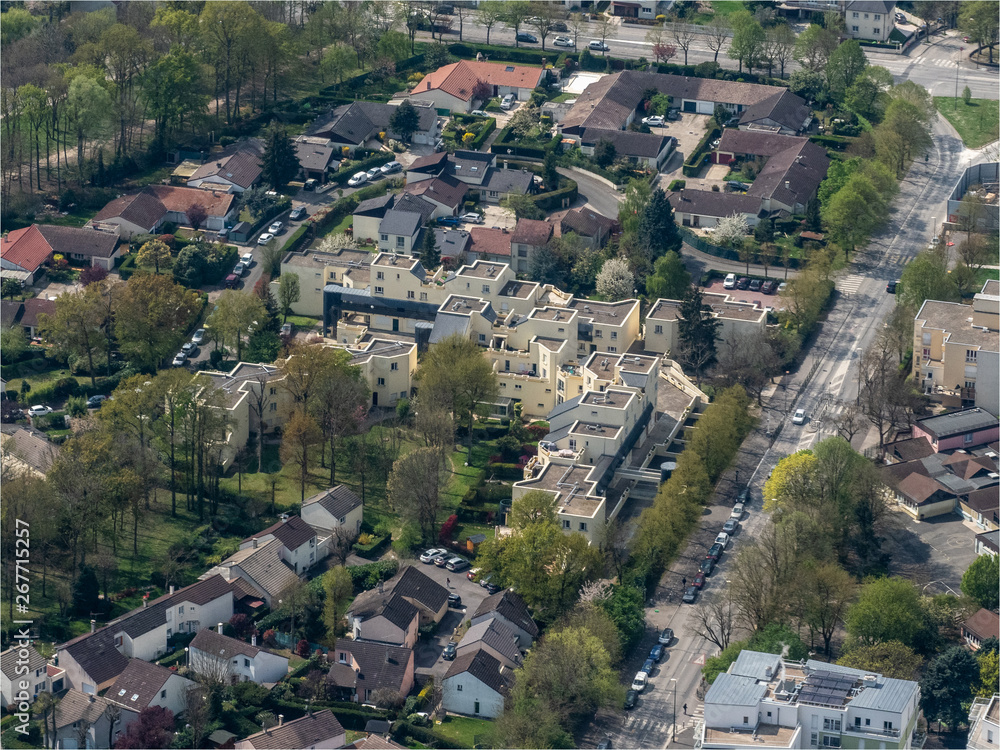 vue aérienne de Noisy-le-Grand à l'est de Paris vue aérienne de Noisy-le-Grand à l'est de Paris
