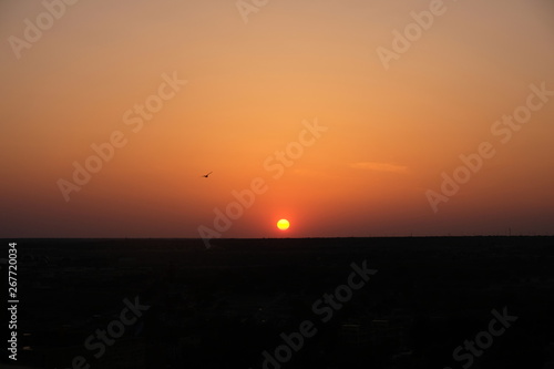coucher de soleil sur l'horizon, inde