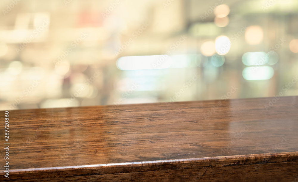 Bàn gỗ và nền mờ restaurant tạo nên một không gian ấm cúng và sang trọng cho thực khách. Với thiết kế độc đáo và tinh tế của nền mờ kết hợp với bàn gỗ, nhà hàng này đem lại cảm giác thư thái cho thực khách và được đánh giá cao về chất lượng ẩm thực. Chắc chắn bạn sẽ hài lòng khi đến thưởng thức ở đây.