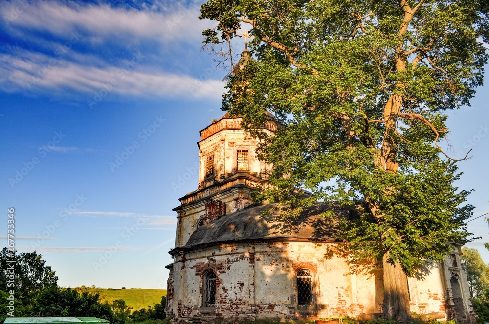 заброшенная церковь