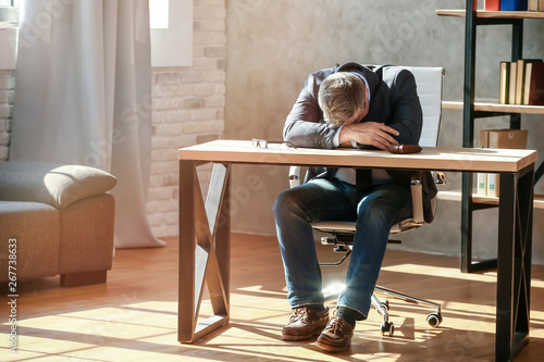 Tired mature businessman wo...