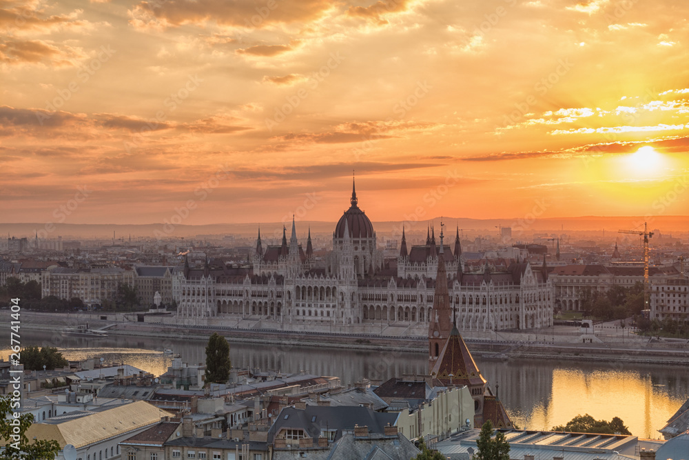 Fototapeta Budapest cityscape with Parliament building and Danube river