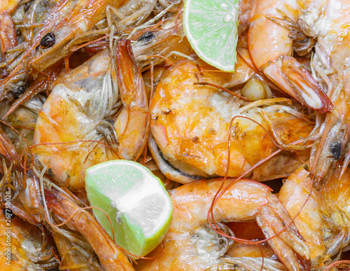 the photo shows freshly laid large king prawns