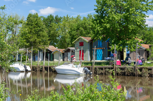 BIGANOS (Bassin d'arcachon, France), les maisons colorées du port