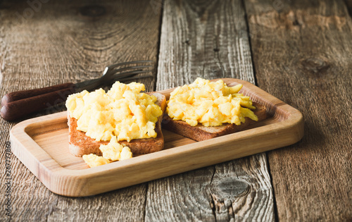 Scrambled eggs on toasted bread