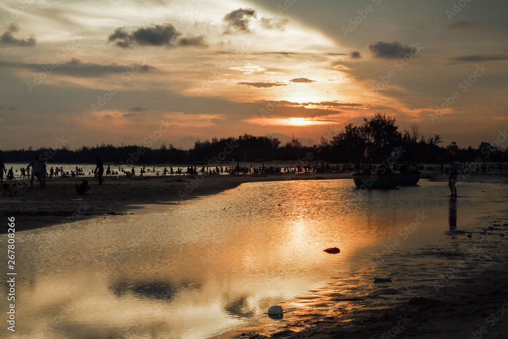 Obraz premium Great sunset landscape at beach