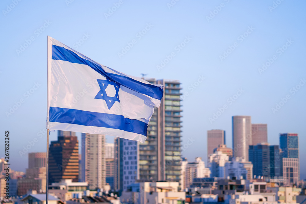 Ταπετσαρία Flag of Israel on the background of modern city