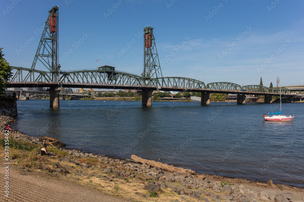 Naklejka premium Hawthorne bridge in Portland