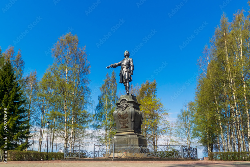 Fototapeta premium Luxurious bronze sculpture 1873 year of Peter the Great - Russian Emperor in city park