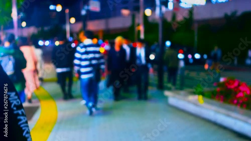 Wallpaper Mural 東京　夜の新宿を歩く　ハイパーラプス　タイムラプス　大群衆と雑踏　カラーグレーディング Torontodigital.ca