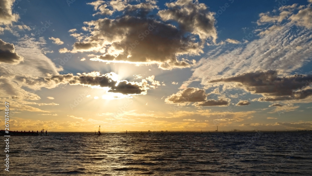 Obraz premium Sunset over the sea at Brighton Beach in Melbourne, Australia.