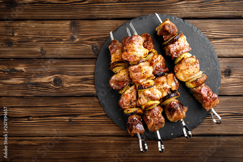 Cuadro en lienzo Grilled meat skewers, shish kebab on wooden background, top view