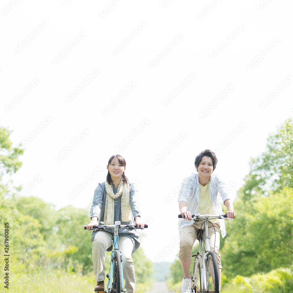 Obraz premium 自転車に乗るカップル