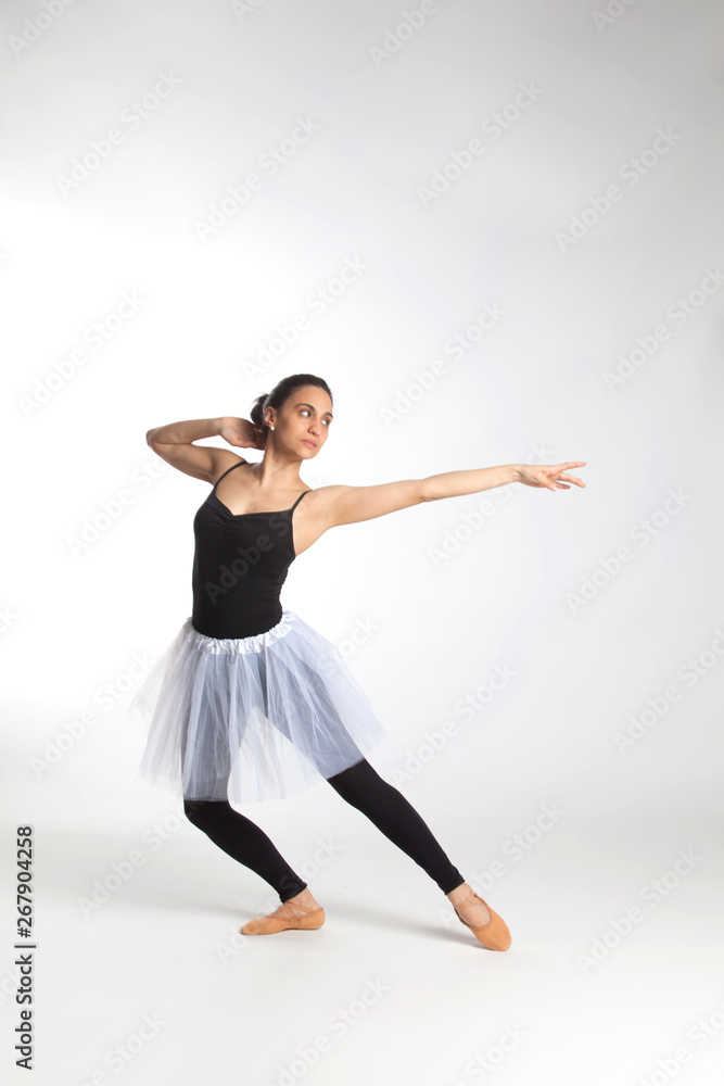 Fototapeta premium Chica bailarina con Tutu de Ballet