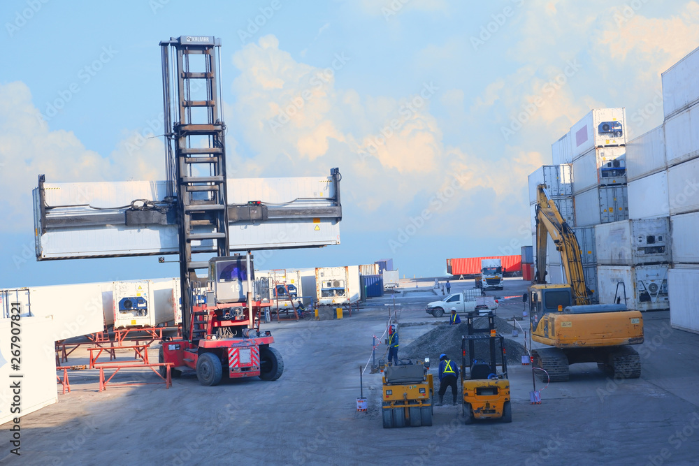 Construction and repair of high-angle containers
